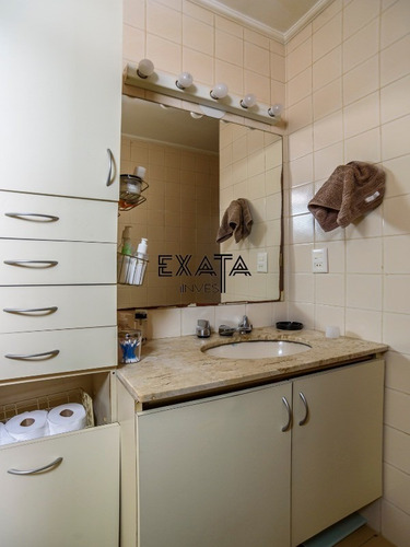 Imagem 18 de 30 de Apartamento Em Alto De Pinheiros Repleto De Armários Embutidos, Sala E Quartos Com Piso Taco De Madeira, Um Banheiro Para Os Dois Quartos, Salas De Estar E Jantar, Cozinha Com Copa - Ap00800 - 697149