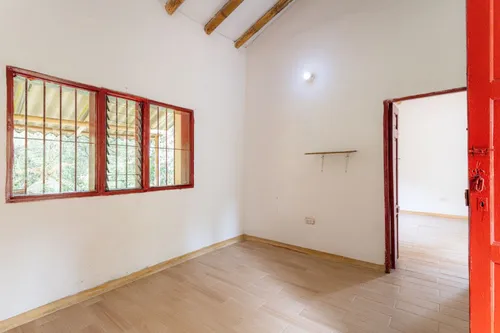 Lote En Venta En Vía Las Palmas. Cod V9098