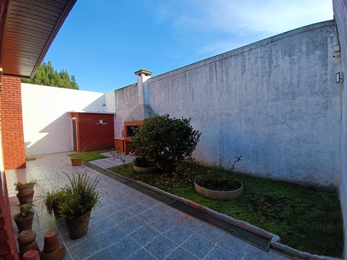 Excelente Padron Unico 288 M2 Calle Araucana A 3 De Rambla 2 Plantas Garaje 2 Autos Jardin Fondo Parrillero