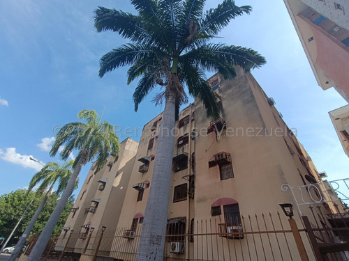 Jip 24-18026 En Venta Lindo Apartamento Amoblado, Piso Bajo Y Se Encuentra Conectado A Pozo De Agua. No Pierdas Esta Oportunidad. En La Urb. Los Chaguaramos. Maracay.