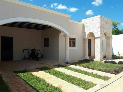 Casa En Venta En Valladolid, Privada Fincas Los Álamos, Modelo Sisal, A 12 Meses.