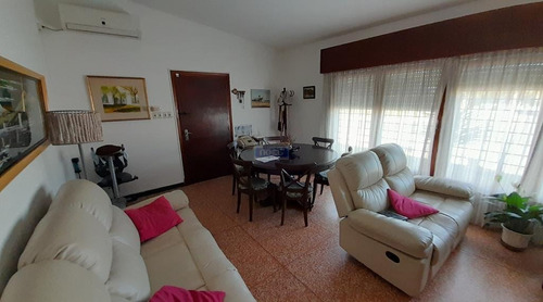 Casa En Venta En Pleno Centro De Piriapolis