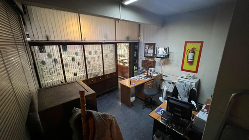 Alquiler Local Comercial, Centro Cordon Colonia Y Vazquez, Salon, Oficina Baño Y Subsuelo. 72 M2
