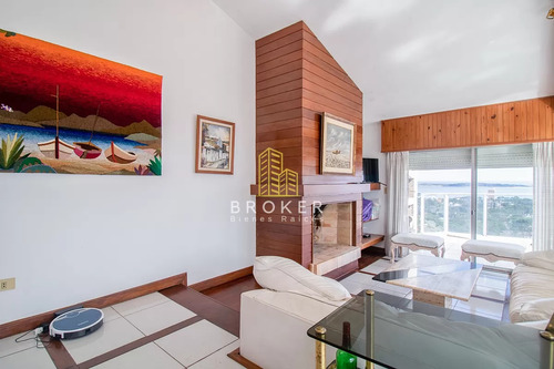 Venta Apartamento Punta Del Este Penthouse. Punta Del Este, Uruguay.