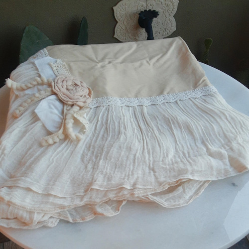 Mantel Rustico Romantico Con Volados Beige Lisa