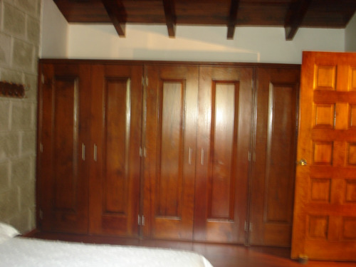 Alamos 1ª. Secc De Lado De Col. Calesa En Esquina Con 2 Recamaras En Pb Espacios Amplios, Acabados De Madera, Hermoso Jardin Trasero, Muy Ubicada A 8 Minutos Del Centro Y Cerca De Centros Comerciales,