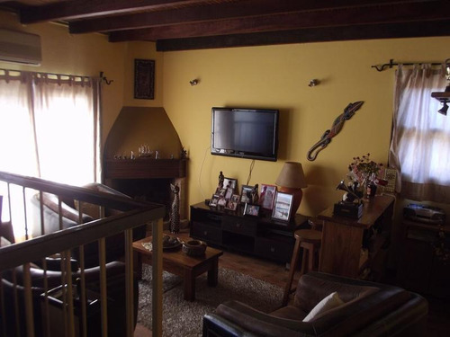 Venta Casa Tres Dormitorios Lomas De Solymar, Piscina, Barbacoa