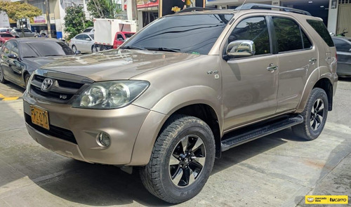 Toyota Fortuner 4.0
