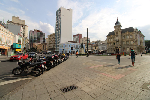Imagem 14 de 21 de Sala Comercial Para Alugar Com 70m² Por R$ 1.500,00 No Bairro Centro - Curitiba / Pr - Sl0053