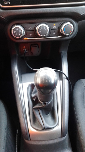 Nissan Versa 1.6 Sense Mt