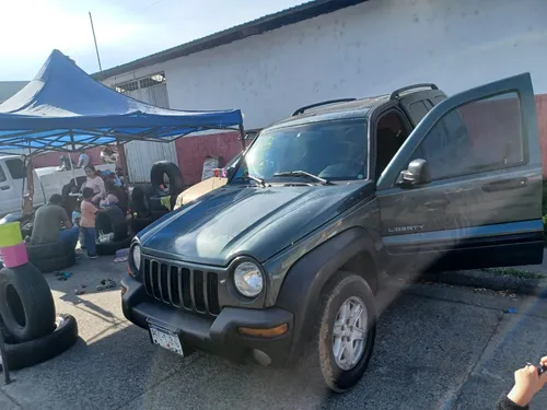 Jeep Liberty 3.7 Sport 4x4 Mt