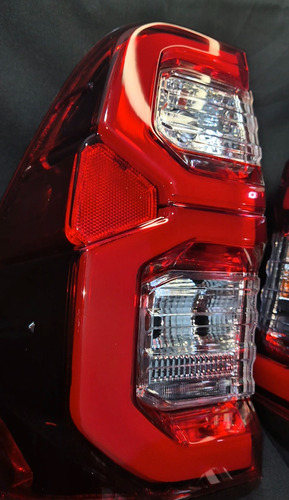 Par Lanterna Traseira Hilux 2016 A 2024 Com Led E Soquete