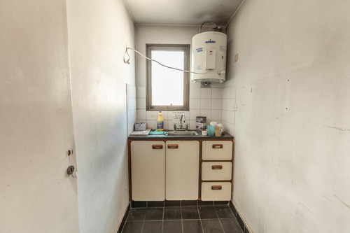 Venta Oficina Comercial Piso Entero, 8vo. Excelente Ubicación. Av. Belgrano 1400