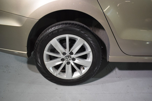 Imagen 12 de 12 de Volkswagen Vento Highline | 1.6 Lt - 2017