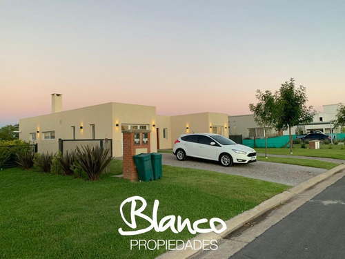 Casa A Estrenar, Sobre Lindisimo Lote, Dentro Del Barrio Haras Santa María - El Molino