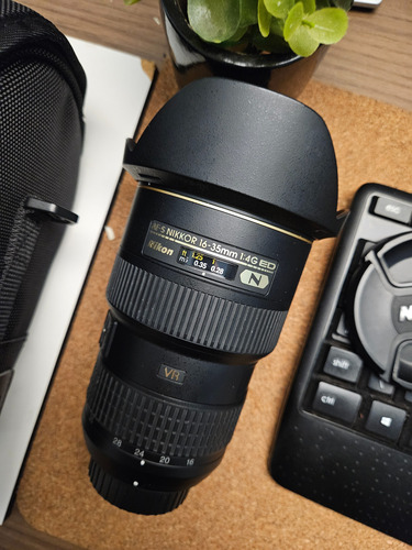 Lente Full Frame Nikon Af-s 16-35 Mm F/4g Ed Vr Nikon F Preto (Usado)