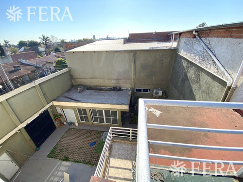 Imagen 5 de 23 de Venta De Galpón, 3 Departamentos, Local Y Espacio Guardacoches En Quilmes Oeste
