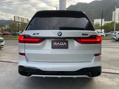 BMW X7 4.4 V8 M50i At