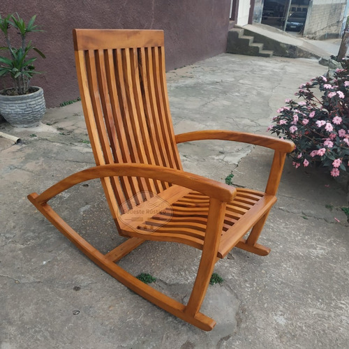 Cadeira De Balanço Madeira Rustica Varanda Luxo Cor Natural