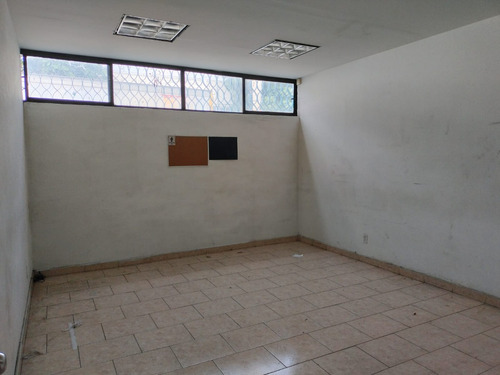 Bodega En Condominio De 235m2 Mas 537m2 De Oficinas.