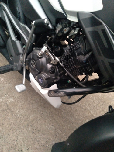 Imagen 6 de 8 de Bajaj Rouser Ns 125 Blanca