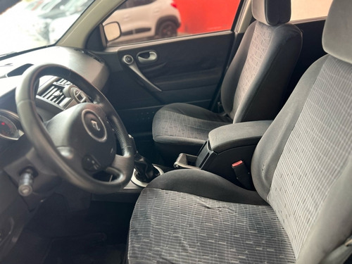 Renault Megane 1.6 DYNAMIQUE 16V FLEX 4P MANUAL