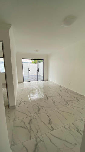Casa 2 Quartos, Excelente Localização!