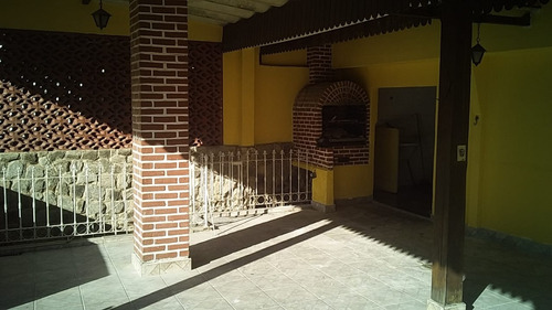 Encantadora Casa Com Lareira No Centro Da Charmosa Petrópolis, Em Discreta Rua Sem Saída.