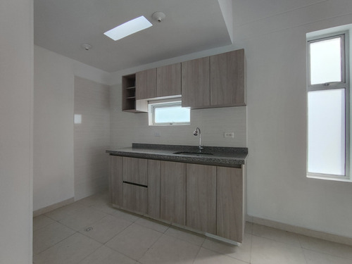 Casa En Arriendo En Prados Del Este. Cod A17873