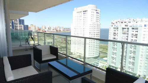 Terraza Con Parrillero, Edificio Con Buenos Servicios 