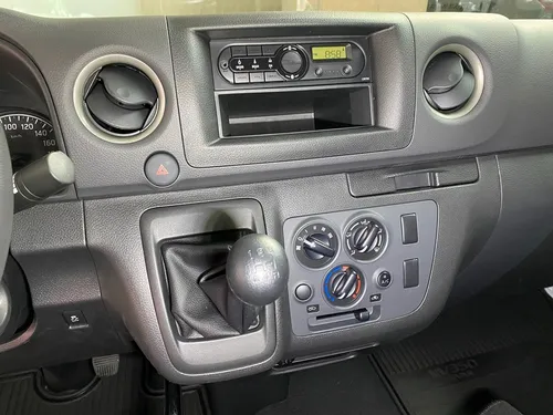 Nissan Urvan 2.5 Panel Amplia Aa Mt