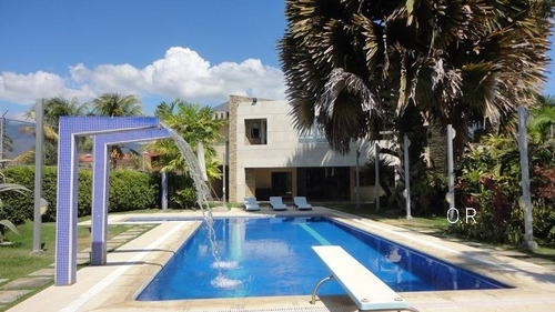 Imagen 26 de 30 de Leal Pérez Vende Majestuosa Casa En Urbanización Guataparo Con Piscina