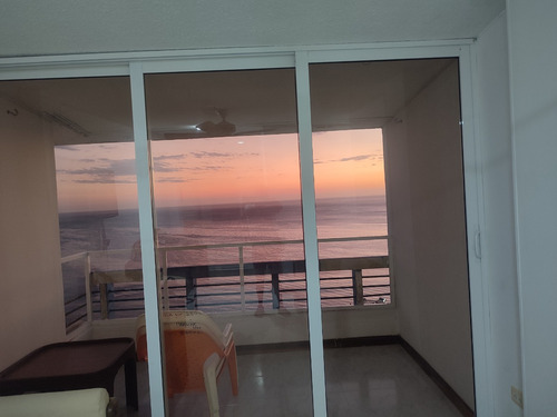 Se Renta: Apto Por Días. Rodadero - Santa Marta. Primera Línea De Playa.vista Frontal Al Mar Caribe, Piso 12.apto 2 Habitaciones, 2 Baños, Sala Comedor Cocina, 100 Metros Cuadrados. Capacidad 7p.