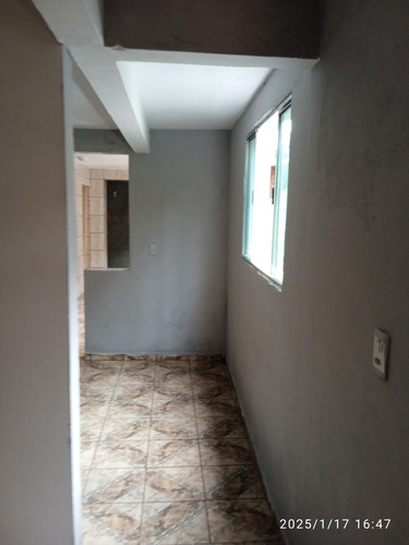 2 Casas Individuais A Do Fundo Com 4 Cômodos E Lavandcômodos