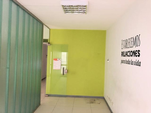 Imagen 11 de 30 de Excelente Oficina De 140m , 2 Despachos Y Planta Libre, 2 Baños, Equipos De A.a. E Iluminación.