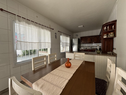 Venta Casa 5 Ambientes Con Cochera, Patio Y Terraza En Parque Chacabuco- Apta Credito