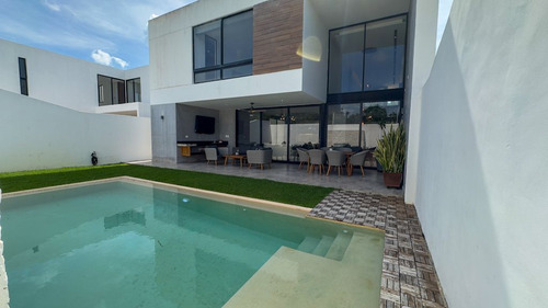 Casa En Venta Con Paneles Solares En Privada Residencial Parque Natura, Merida.