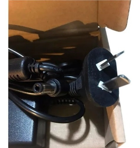 Imagen 3 de 10 de Cargador Notebook Universal 65w 20v 3.25a Pin 5.5x2.5mm