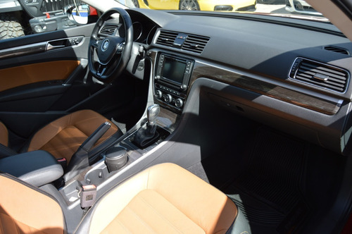 Volkswagen Passat 2018 V6 Rojo