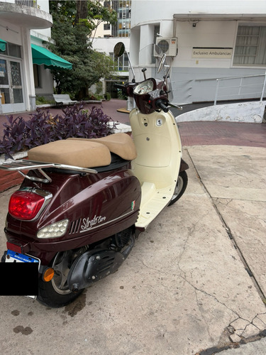 Scooter Color Bordo