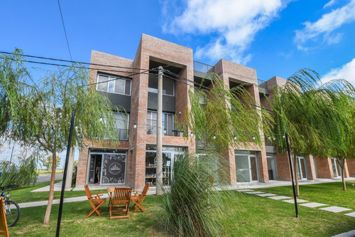 Departamento De 2 Dormitorios En Venta - Duplex - Tierra Nueva - Fisherton