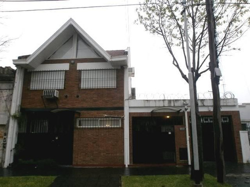 Chalet 4 Amb., 3 Plantas Y De Gran Solidez Constructiva
