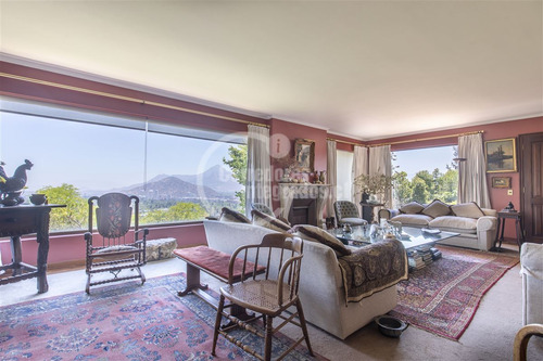 Casa En Venta De 6 Dorm. En Las Condes