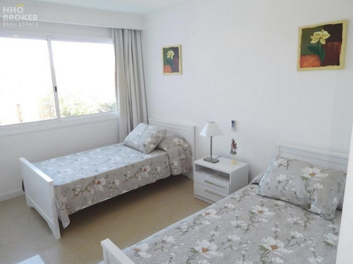 Imagen 8 de 24 de Apartamento En Venta De 2 Dormitorios En Playa Mansa-terraza Con Parrillero - Punta Del Este Mansa