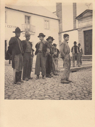 1951 Portugal Fotografia Real Grupo De Campesinos Vintage