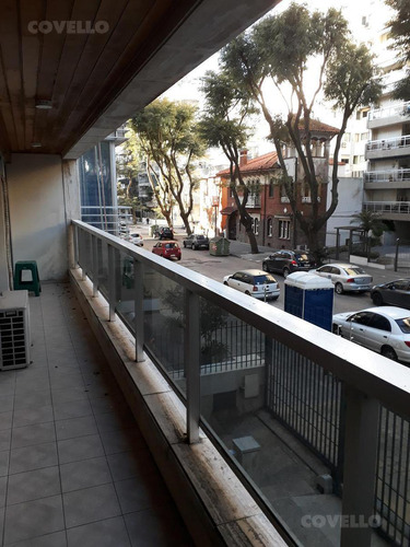 Apartamento,pocitos, 3 Dormitorios, 4 Baños, Terrazas, Patio Con Parrillero, Garaje Doble.