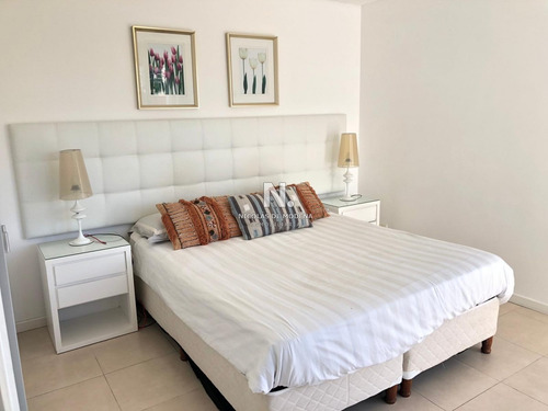 Hermoso Departamento De 3 Dormitorios En Punta Del Este- Ref: 3763