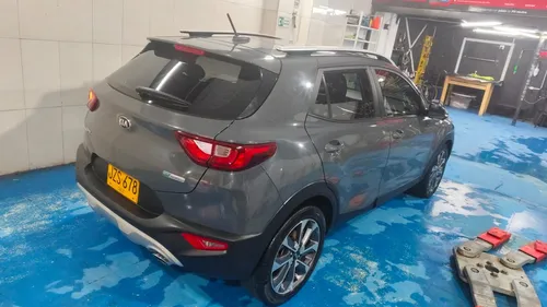 Kia Stonic Zenith Híbrido Mecánico 2022
