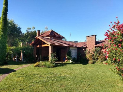 Imagen 6 de 30 de La Celia. Lote 1600m2. 4amb. Quincho/ Pileta/ Jardín