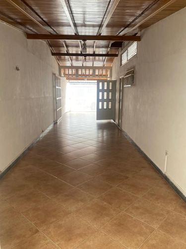 En Venta Hermosa Casa En Los Samanes, Urb. La Mulera. Yb7263